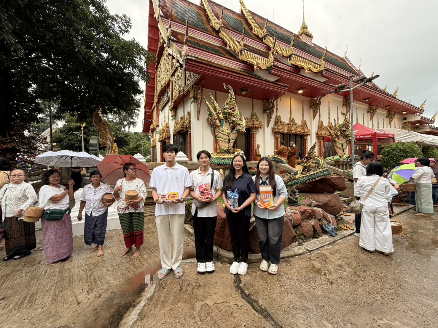 title - จัดพิธีทำบุญอายุวัฒนมงคลครบ 5 รอบ 60 ปี พระครูประภัสสรวีรคุณ (พระอาจารย์วีระพล ปภสฺสโร) เจ้าคณะอำเภอศรีวิไล (ธรรมยุต พระอาจารย์ลาย) เจ้าอาวาสวัดสุดเขตแดนสยาม